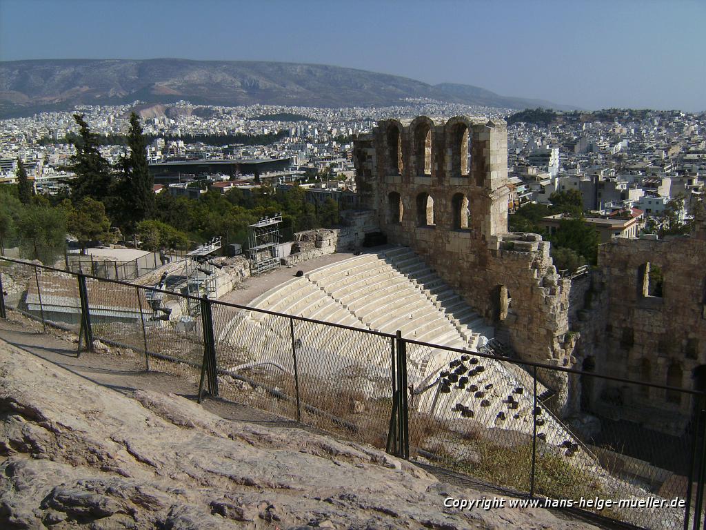 Theater des Dionysios, im Hintergrund Athen