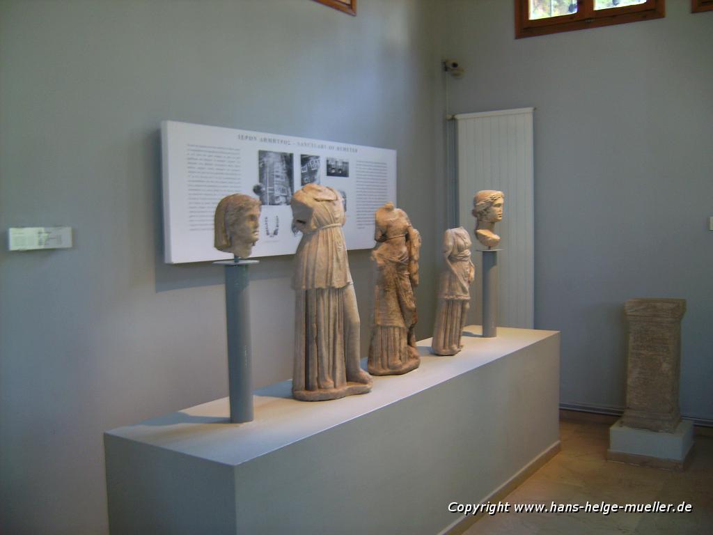 Statuen im Museum von Dion