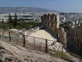 Theater des Dionysios; im Hintergrund Athen