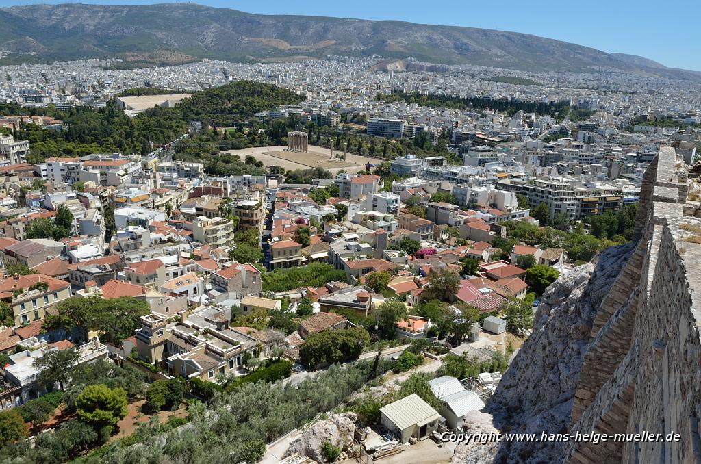 Blick von der Akropolis auf Athen, auf den Tempel des Olympischen Zeus