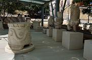 Statuen, die in der Nähe des Theaters des Dionysos gefunden wurden