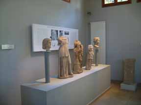 Statuen im Museum von Dion